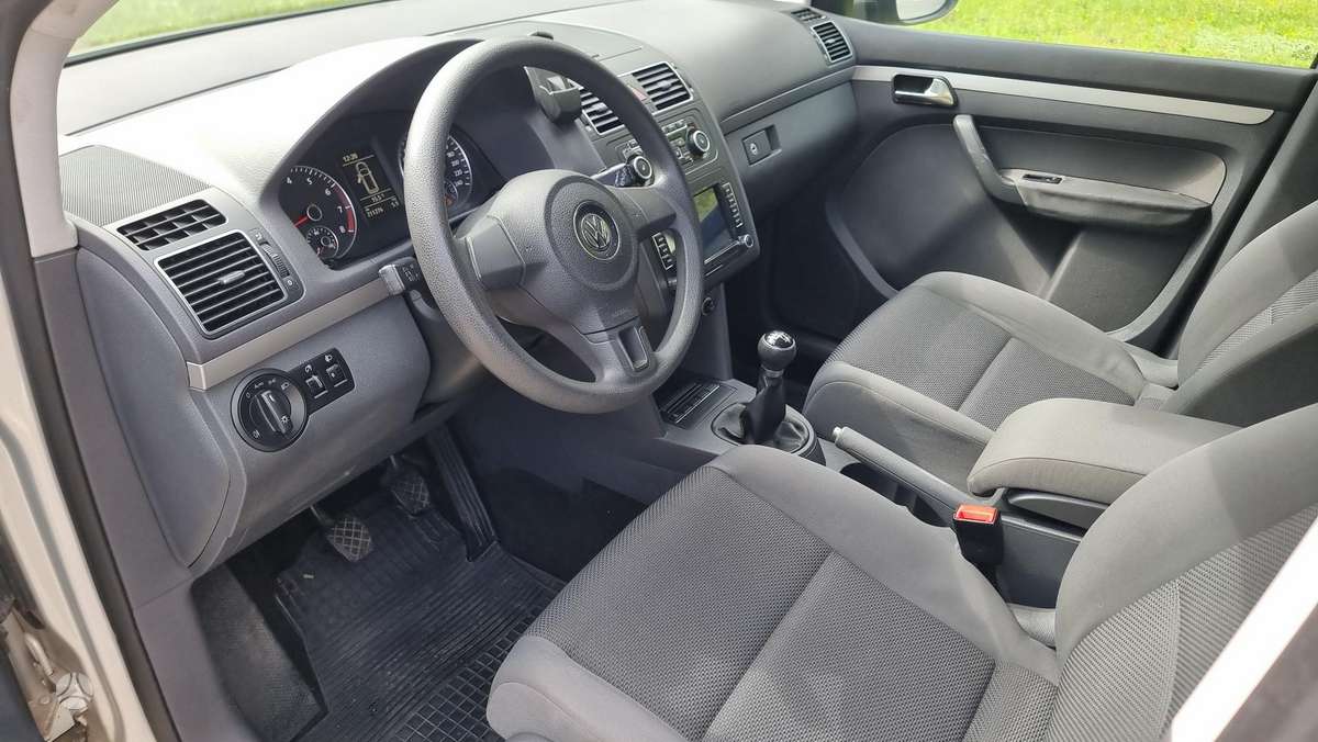 Volkswagen Touran - 10