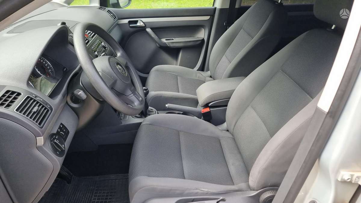 Volkswagen Touran - 11