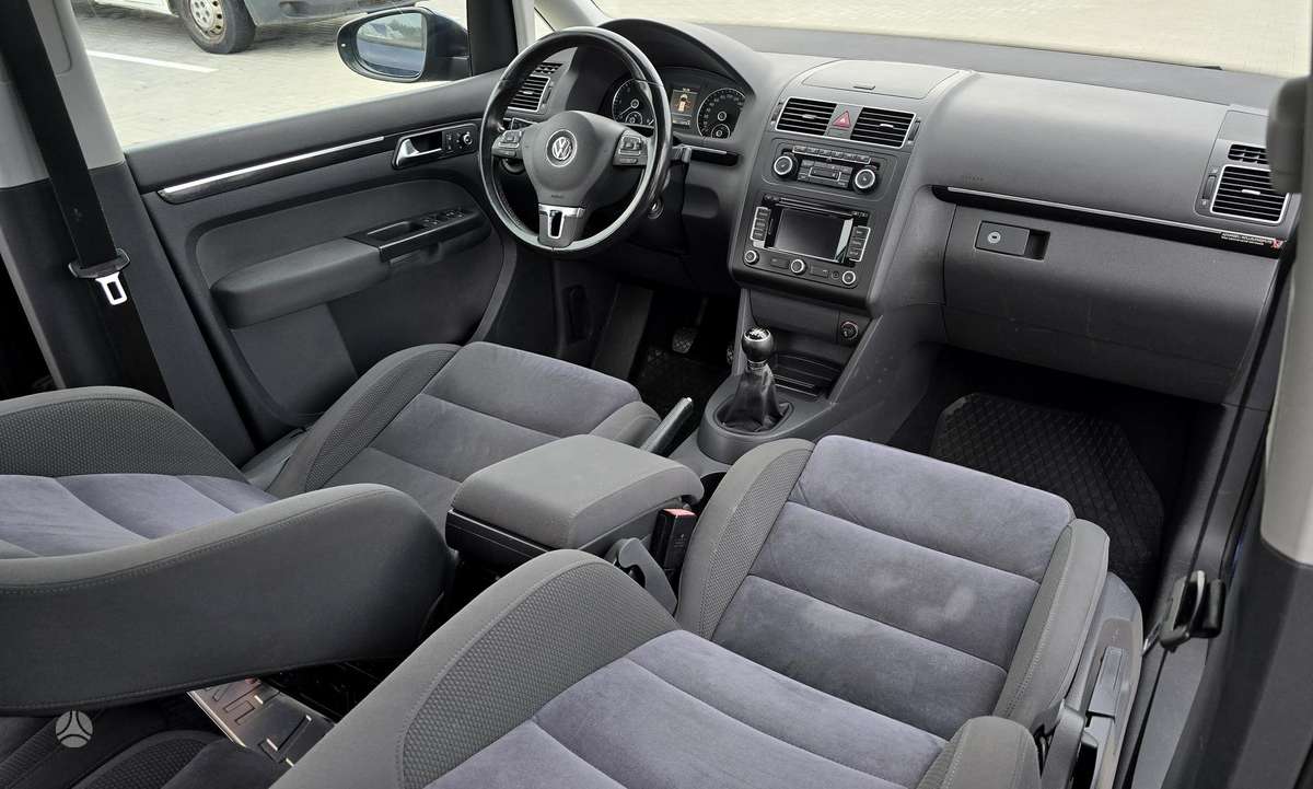 Volkswagen Touran - 10