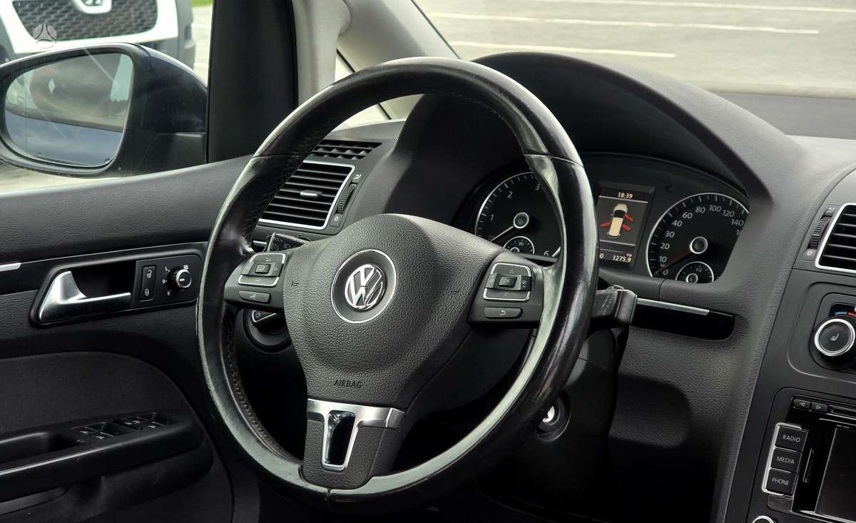Volkswagen Touran - 11