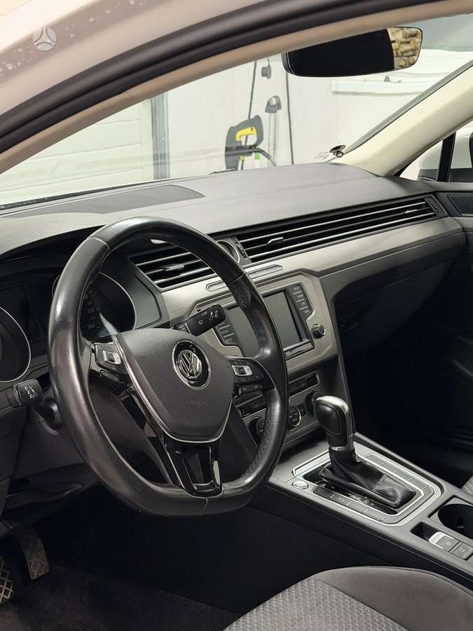 Volkswagen Passat - 9