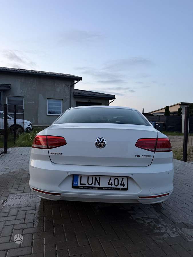 Volkswagen Passat - 4