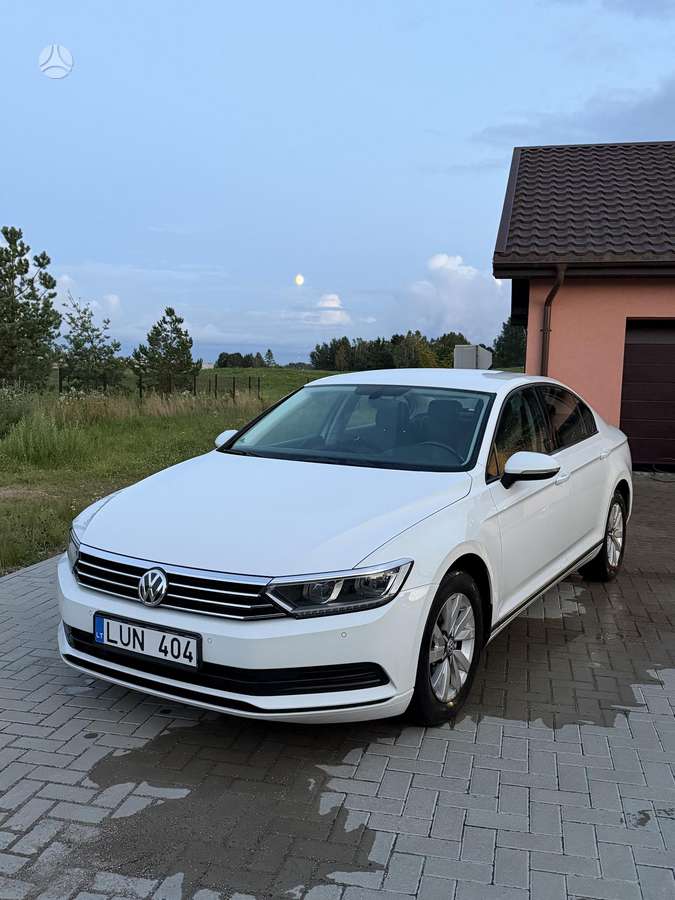 Volkswagen Passat - 1