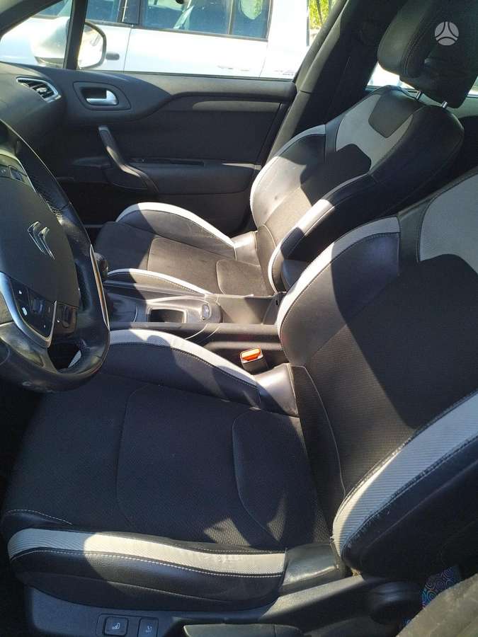 Citroen DS4, 1.6 l., hatchback