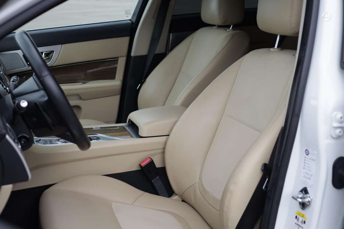 Jaguar XF, 2.2 l., Седан