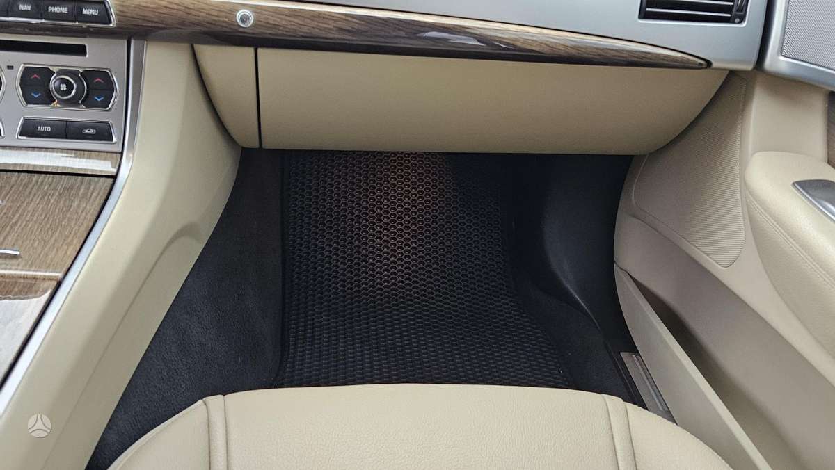 Jaguar XF, 2.2 l., Седан
