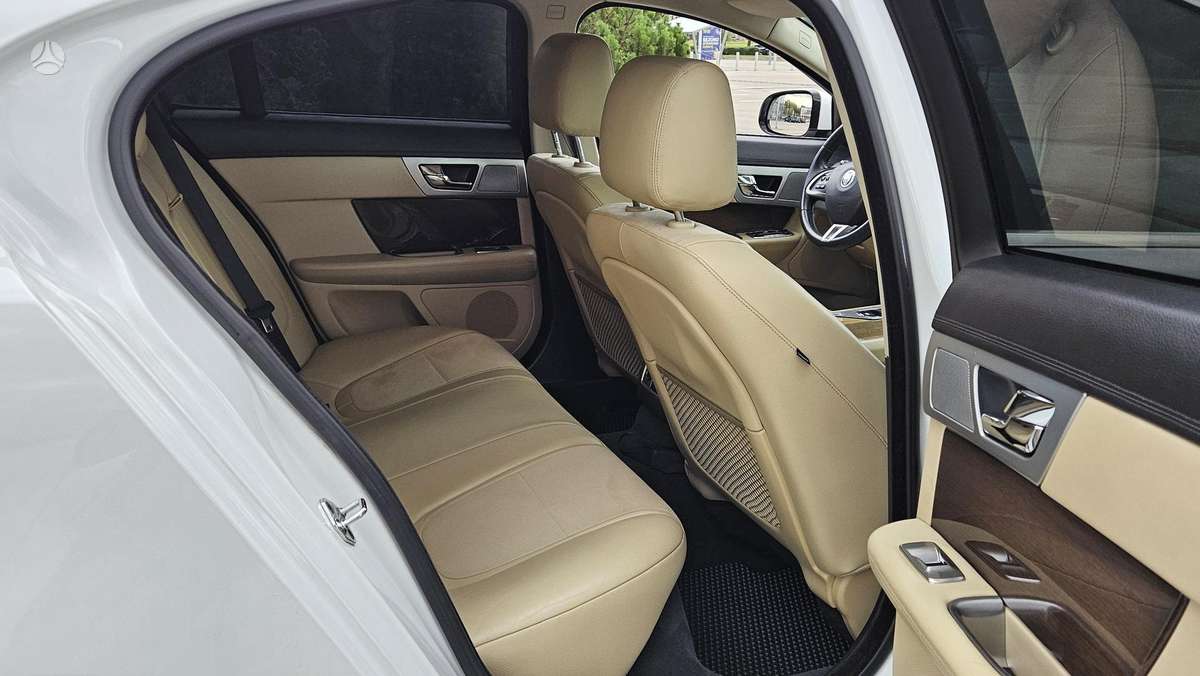 Jaguar XF, 2.2 l., Седан