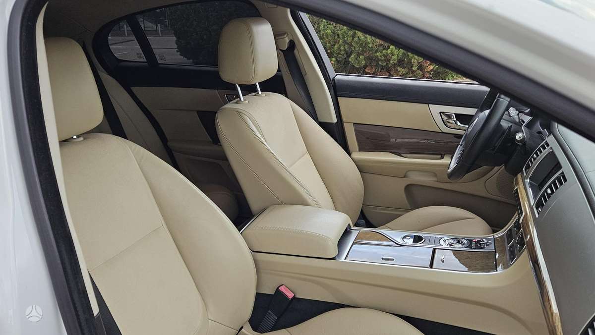 Jaguar XF, 2.2 l., Седан
