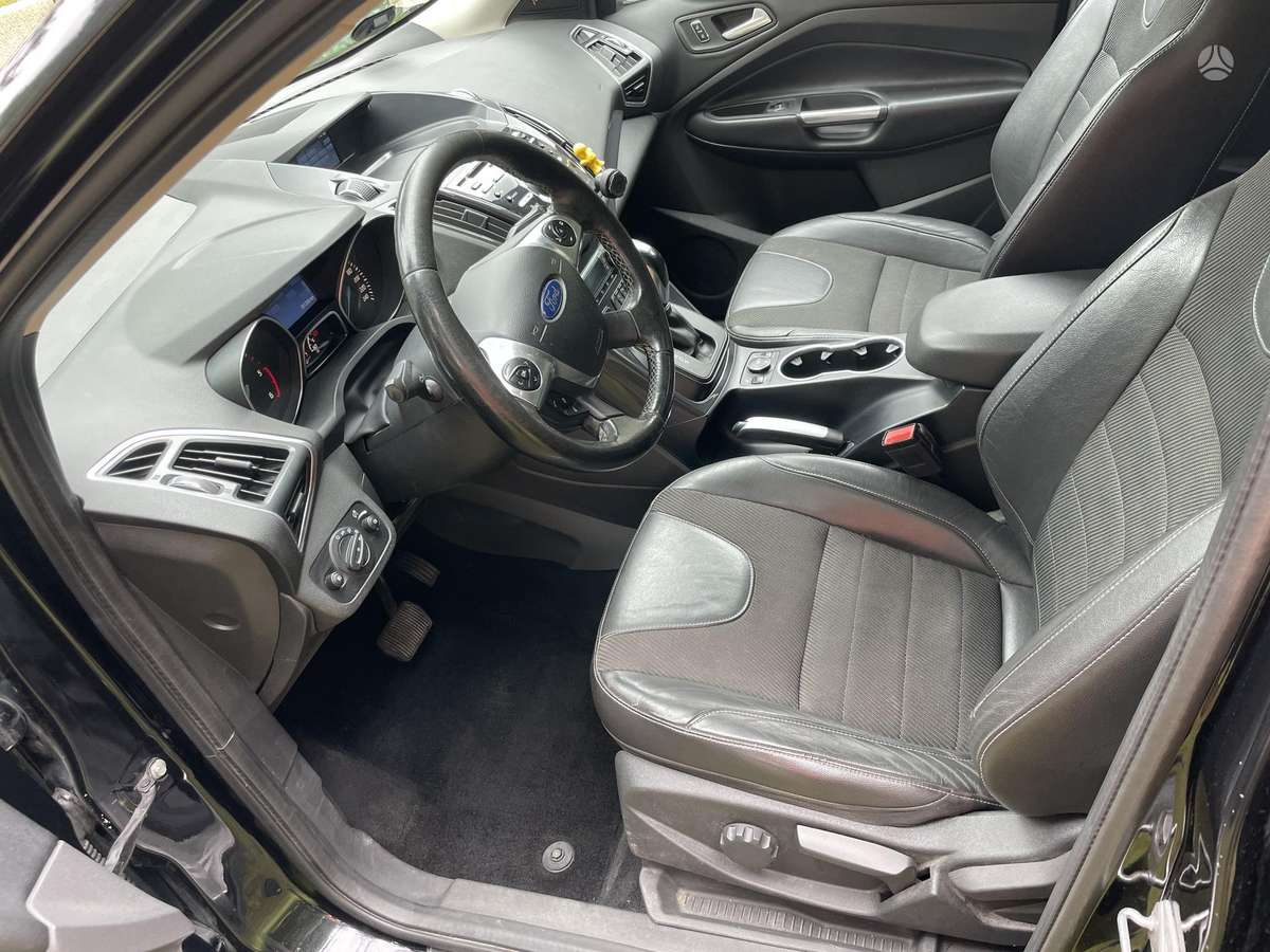 Ford Kuga, Внедорожник / Кроссовер