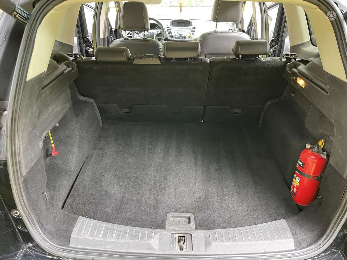 Ford Kuga, Внедорожник / Кроссовер