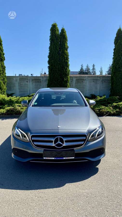 Mercedes-Benz E200, 2.0 l., Седан