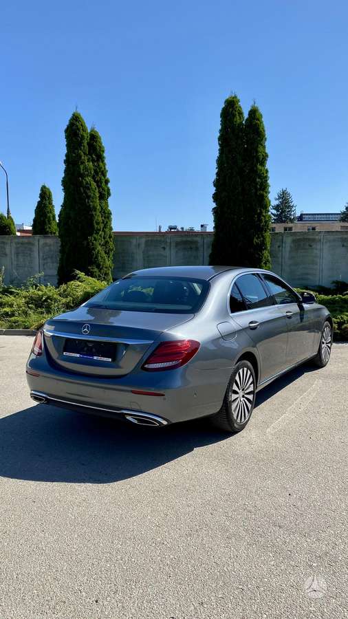 Mercedes-Benz E200, 2.0 l., Седан