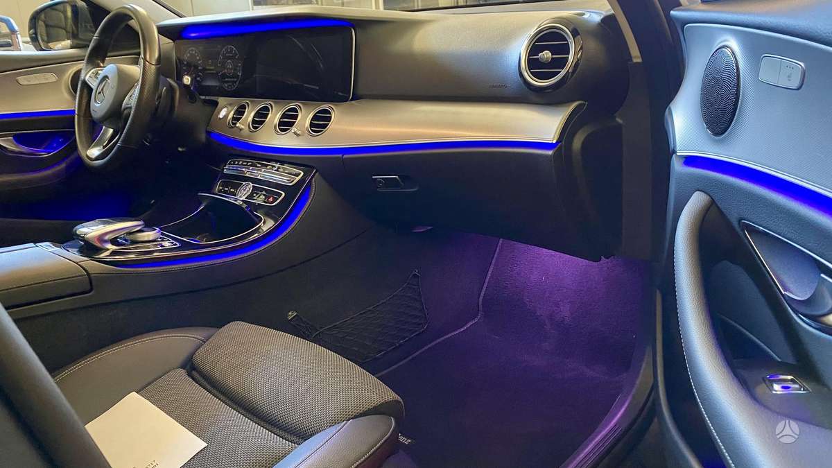Mercedes-Benz E200, 2.0 l., Седан