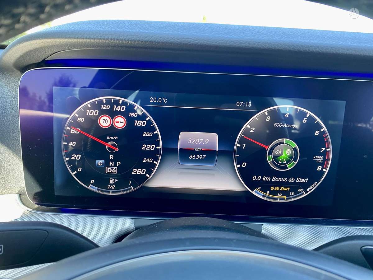 Mercedes-Benz E200, 2.0 l., Седан