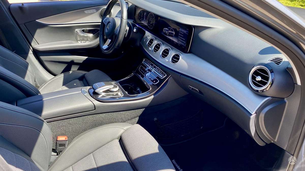 Mercedes-Benz E200, 2.0 l., Седан