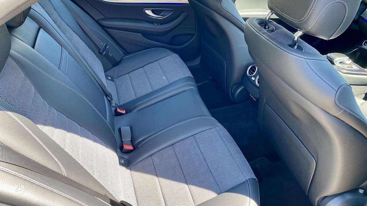 Mercedes-Benz E200, 2.0 l., Седан