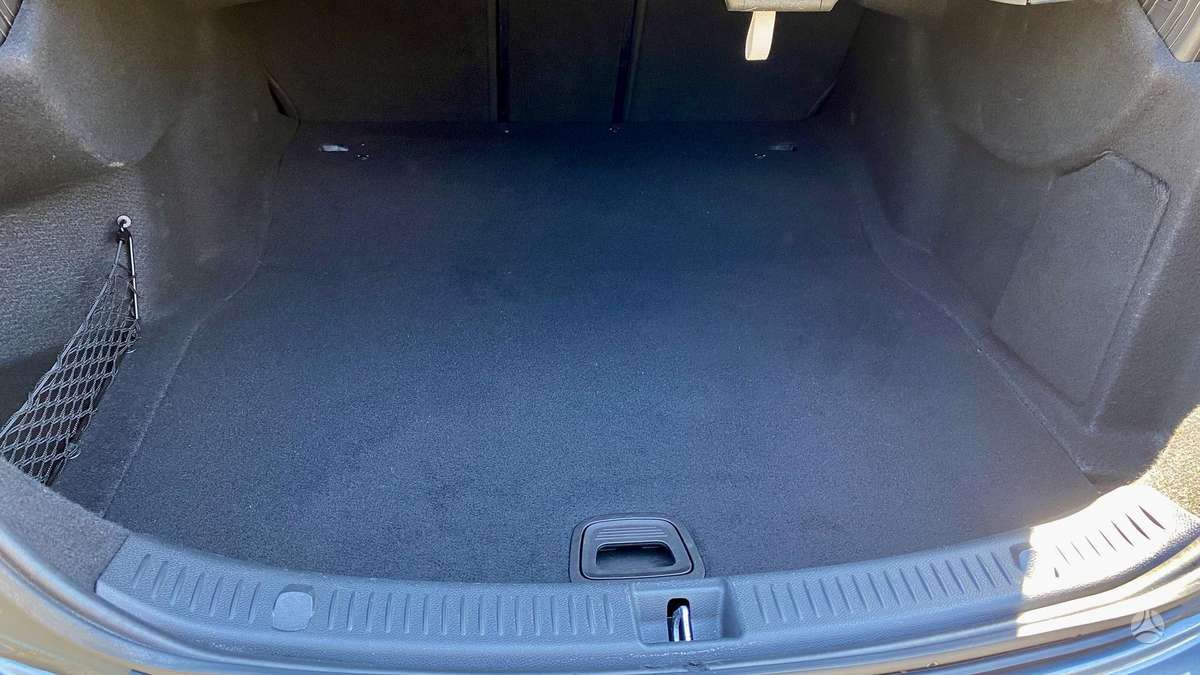 Mercedes-Benz E200, 2.0 l., Седан