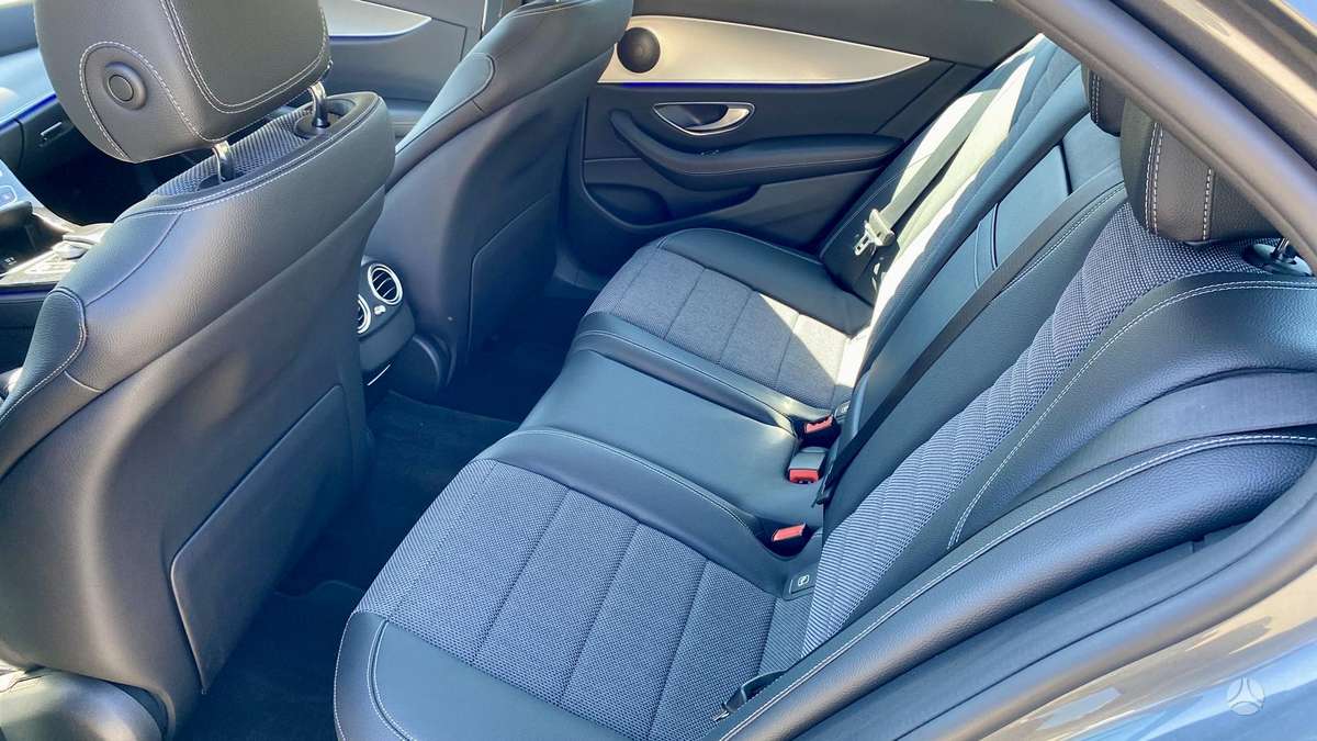 Mercedes-Benz E200, 2.0 l., Седан