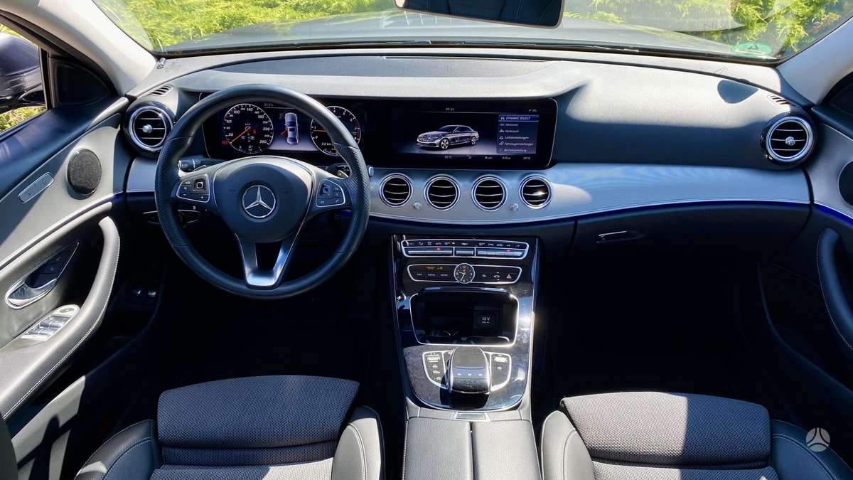 Mercedes-Benz E200, 2.0 l., Седан