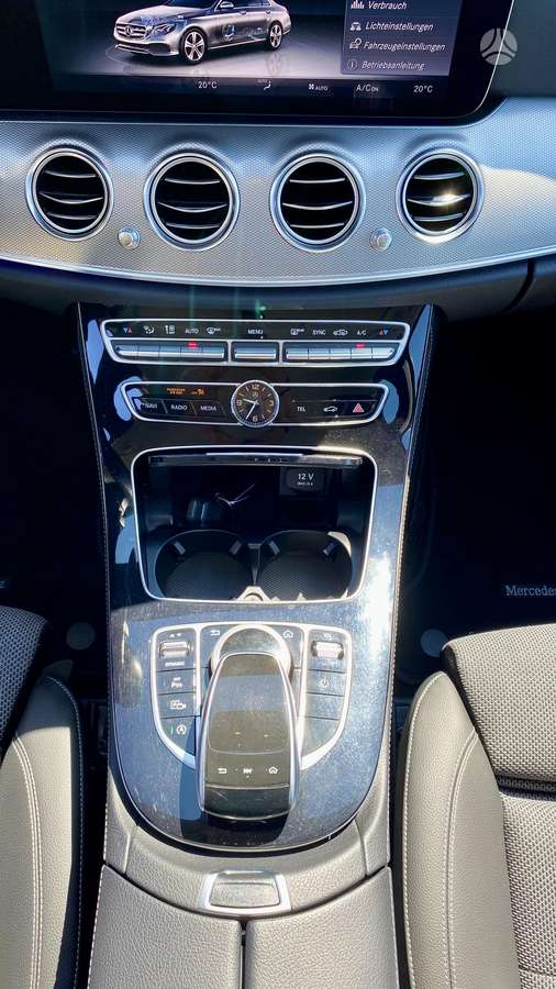 Mercedes-Benz E200, 2.0 l., Седан