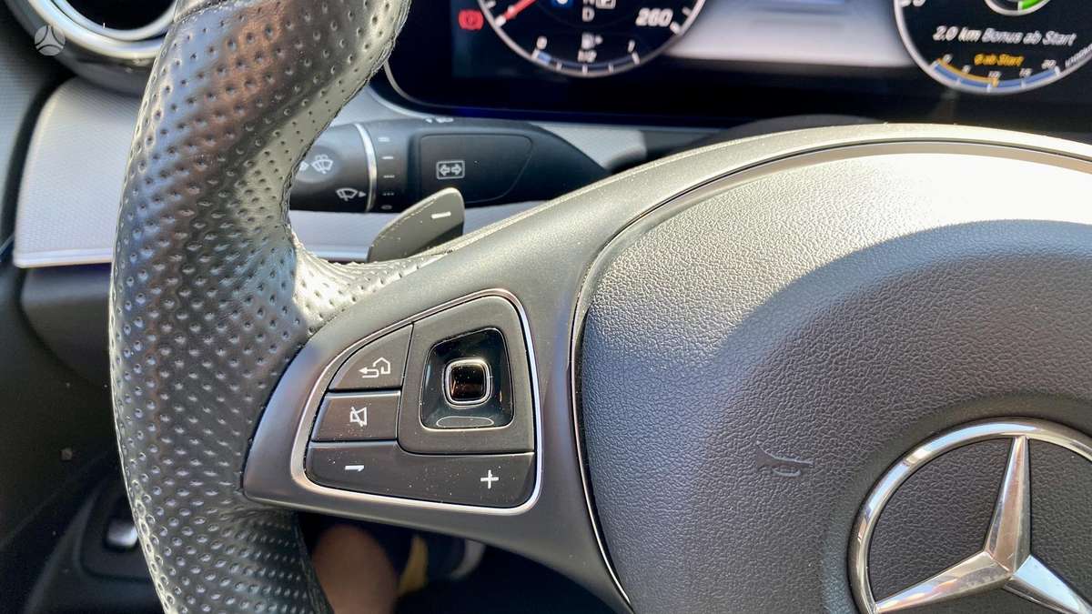 Mercedes-Benz E200, 2.0 l., Седан