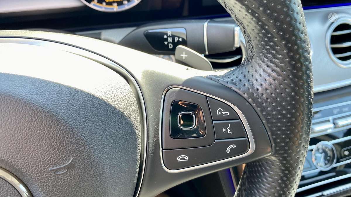 Mercedes-Benz E200, 2.0 l., Седан