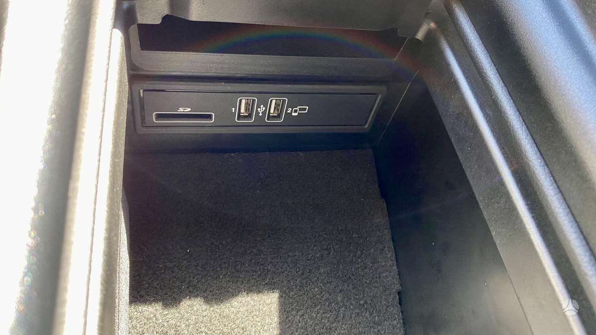 Mercedes-Benz E200, 2.0 l., Седан