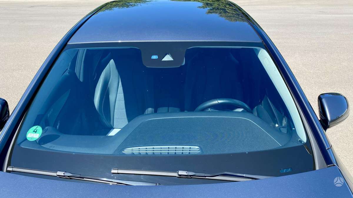 Mercedes-Benz E200, 2.0 l., Седан
