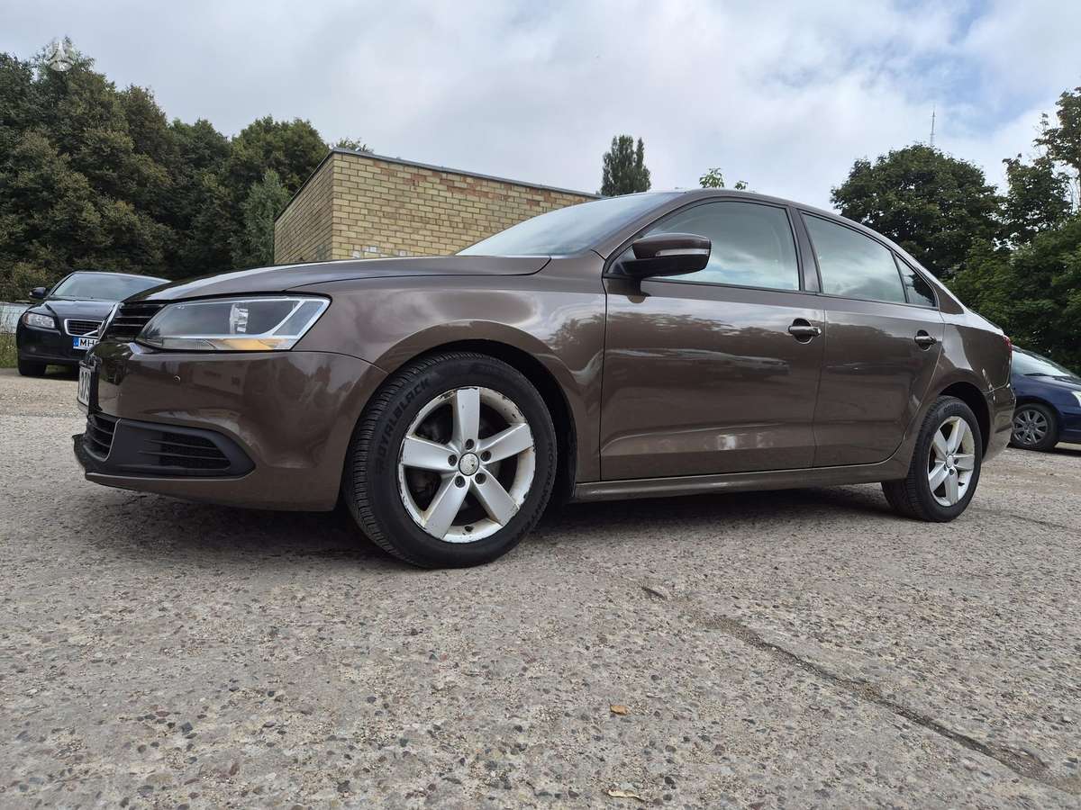 Volkswagen Jetta - 1