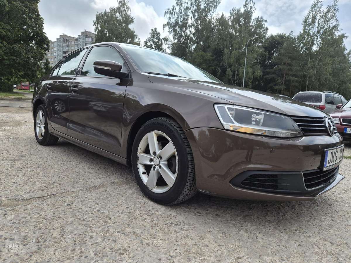 Volkswagen Jetta - 2