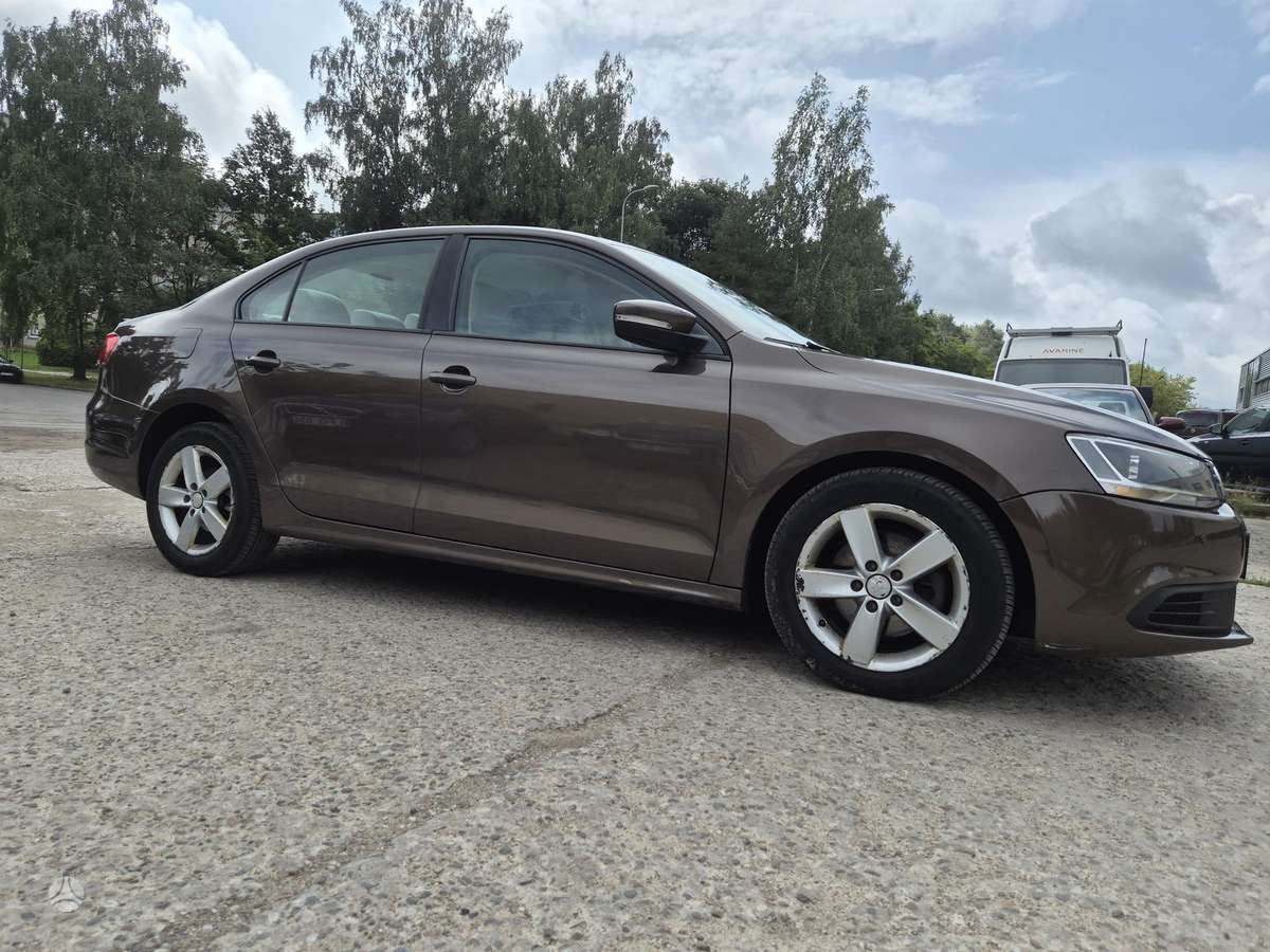 Volkswagen Jetta - 3