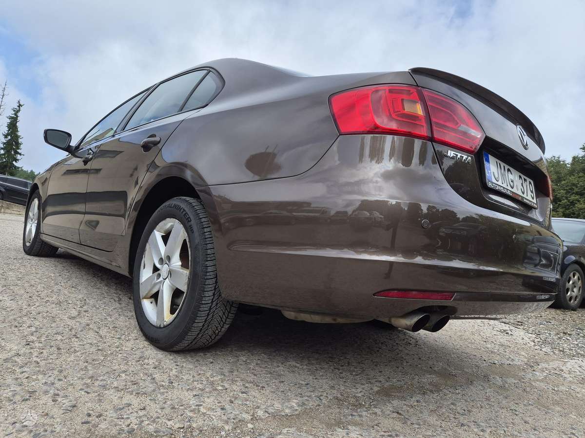 Volkswagen Jetta - 5