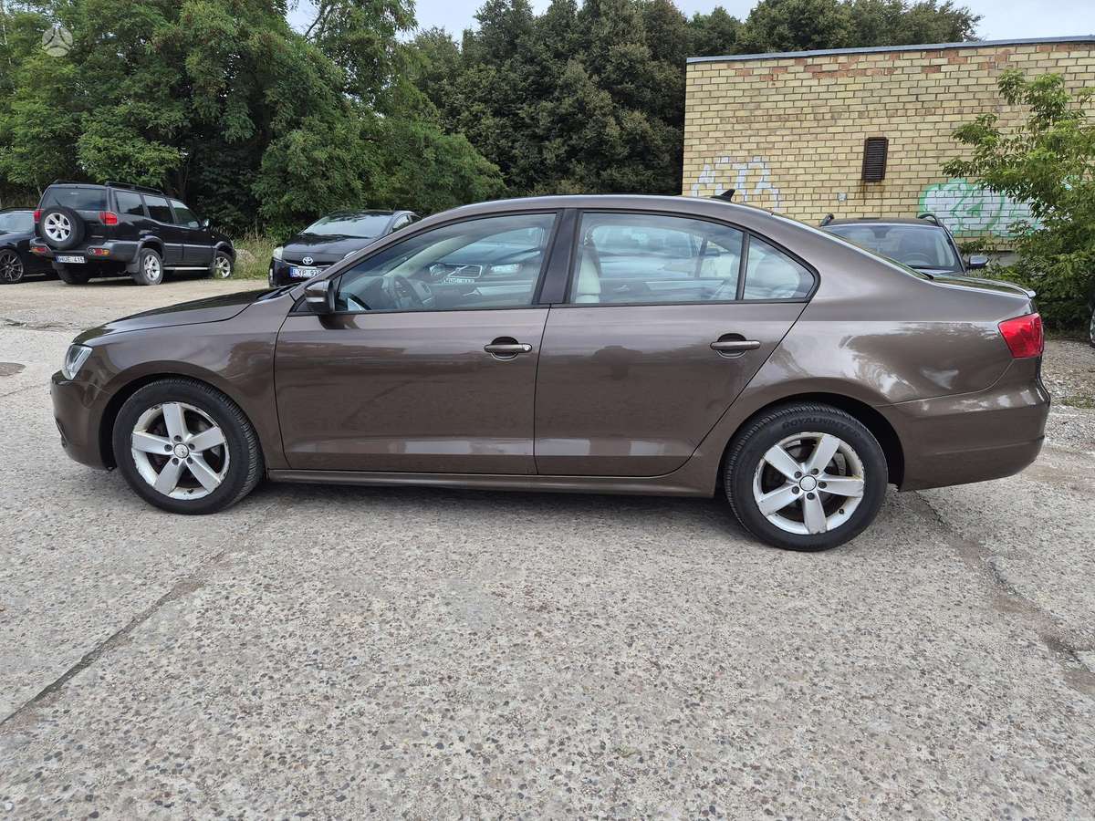 Volkswagen Jetta - 6