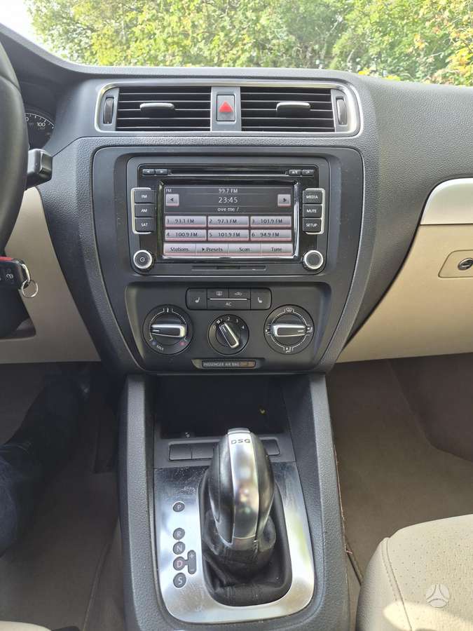 Volkswagen Jetta - 9