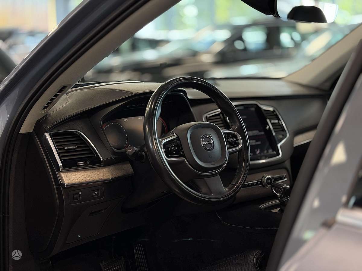 Volvo XC90 - 10