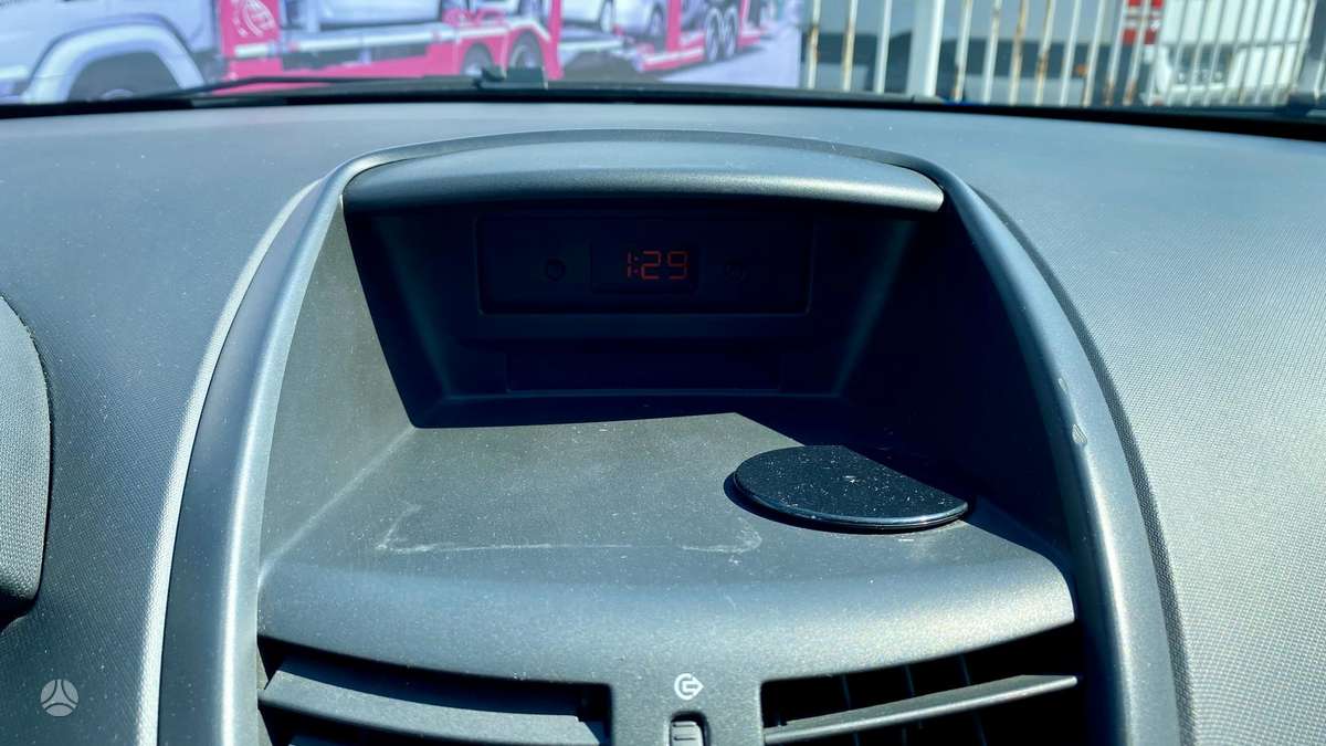 Peugeot 207, 1.4 l., hatchback