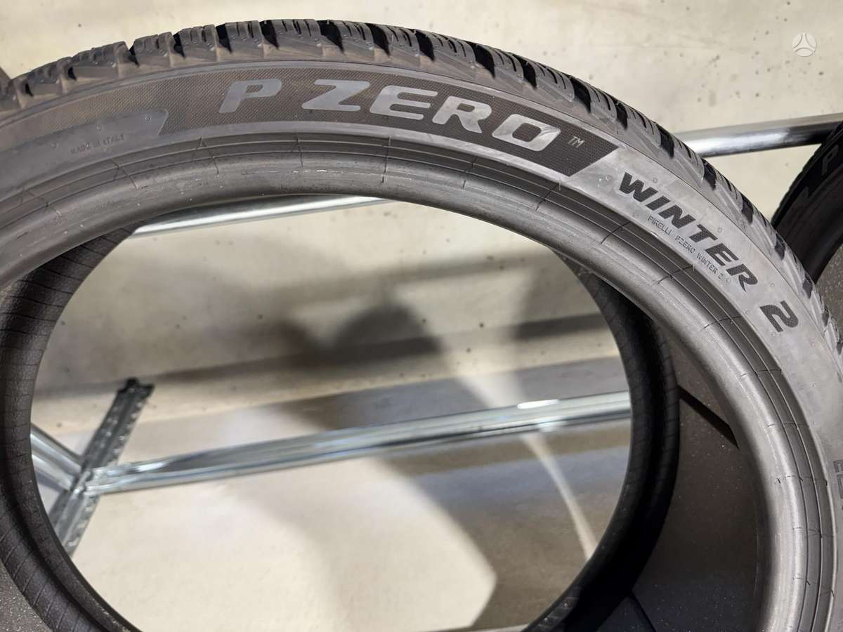 Pirelli PZero winter2/98-99%/2024m, winter 245/35 R21