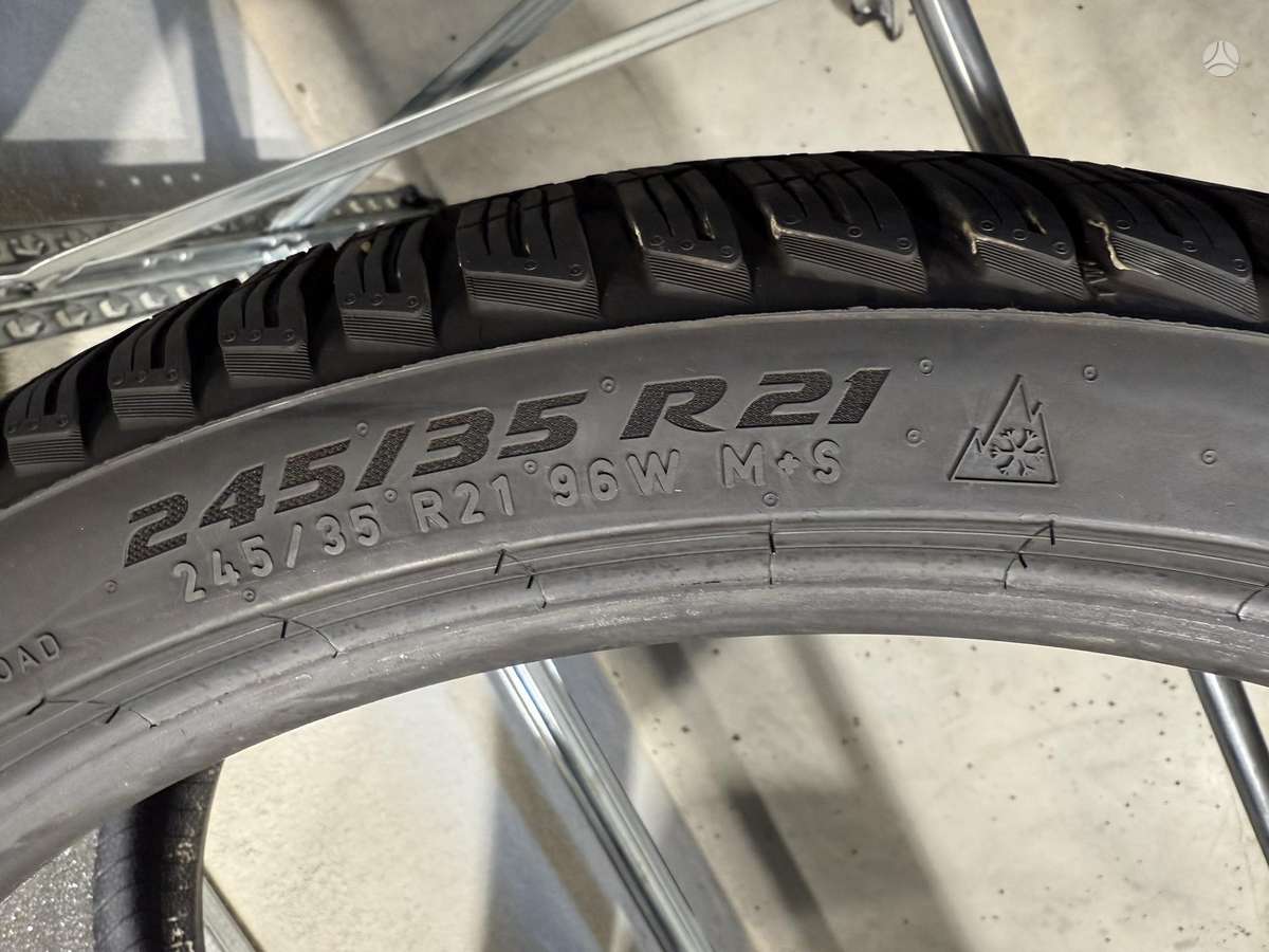 Pirelli PZero winter2/98-99%/2024m, winter 245/35 R21