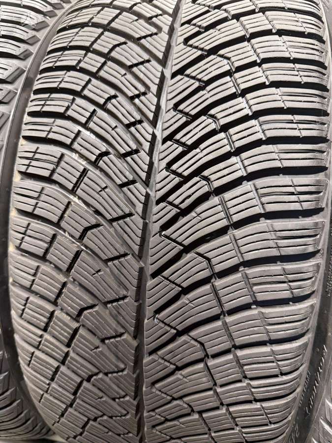 Pirelli PZero winter2/98-99%/2024m, winter 245/35 R21