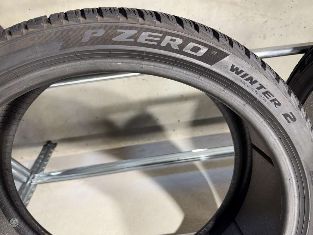 Pirelli PZero winter2/98-99%/2024m, winter 245/35 R21