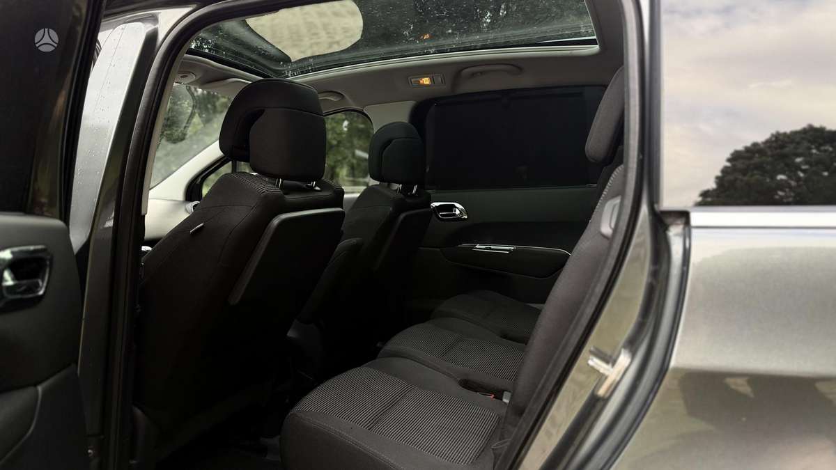 Peugeot 5008 - 8