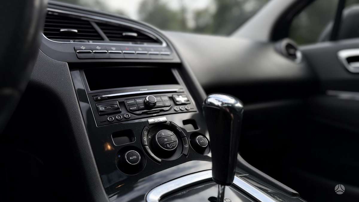 Peugeot 5008 - 10