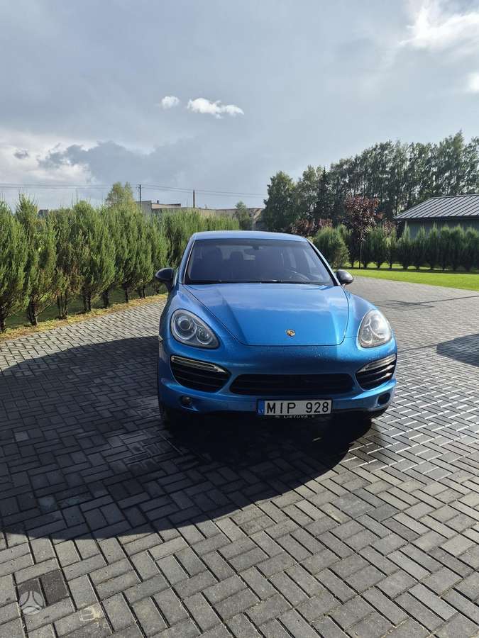 Porsche Cayenne - 1