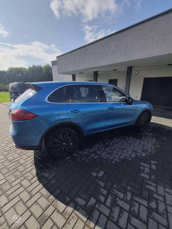 Porsche Cayenne - 2