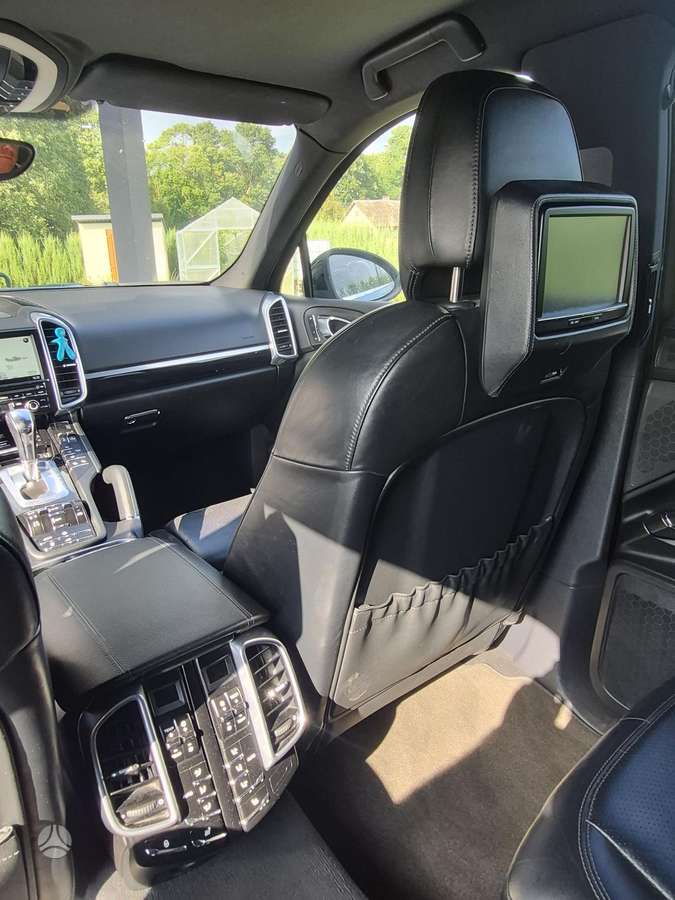Porsche Cayenne - 6