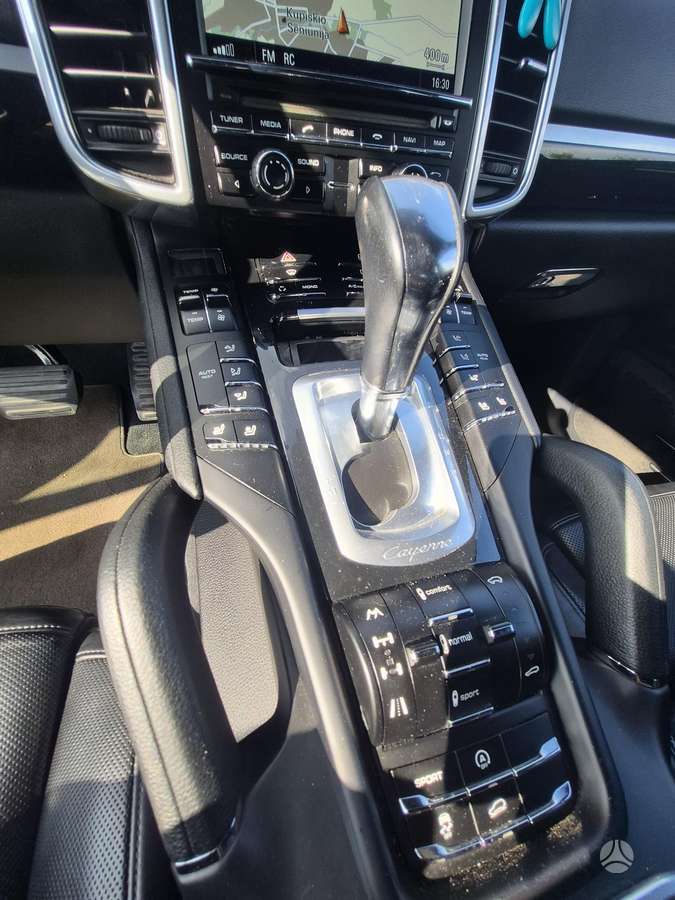 Porsche Cayenne - 7