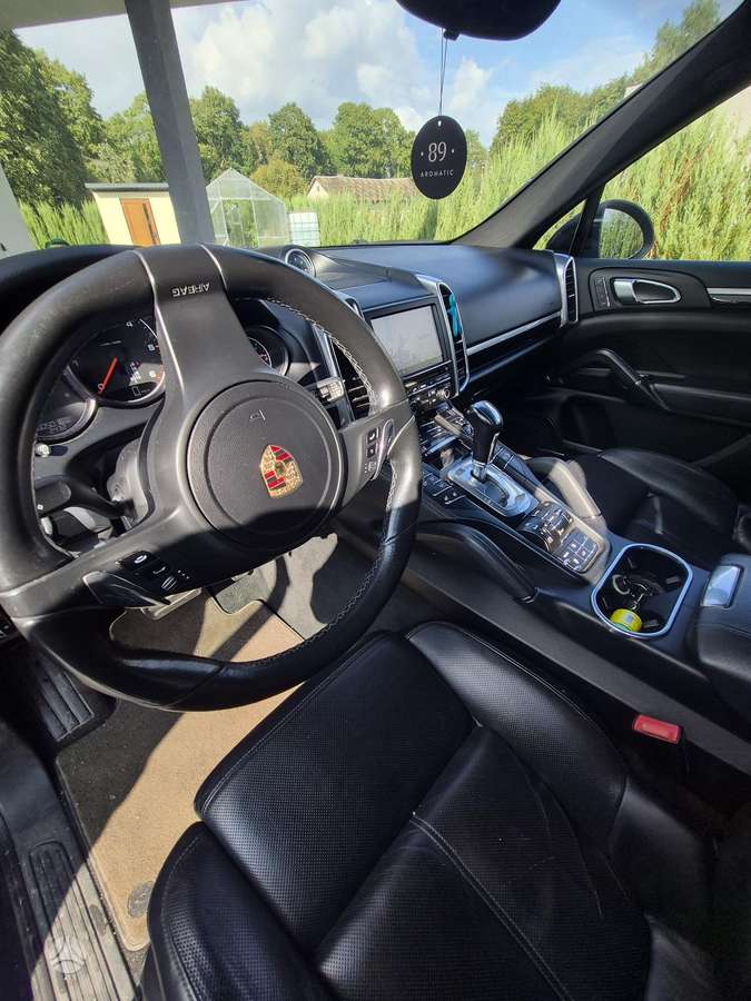 Porsche Cayenne - 8