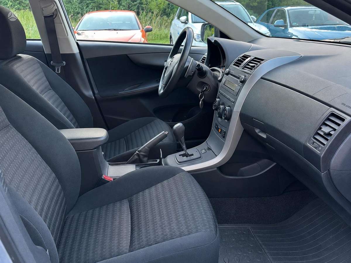 Toyota Corolla - 9