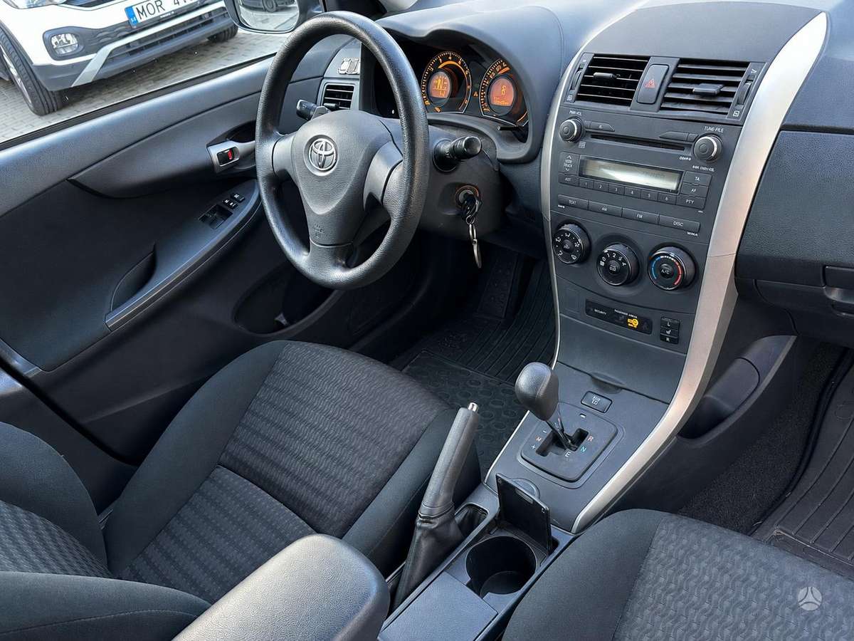 Toyota Corolla - 10