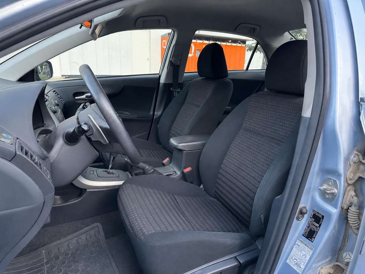 Toyota Corolla - 12